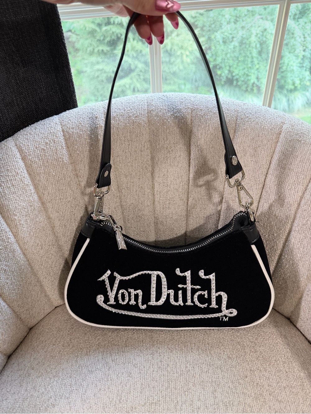 Von Dutch Black Velvet Mini Shoulder Bag with White Trim - Picture 4 of 8